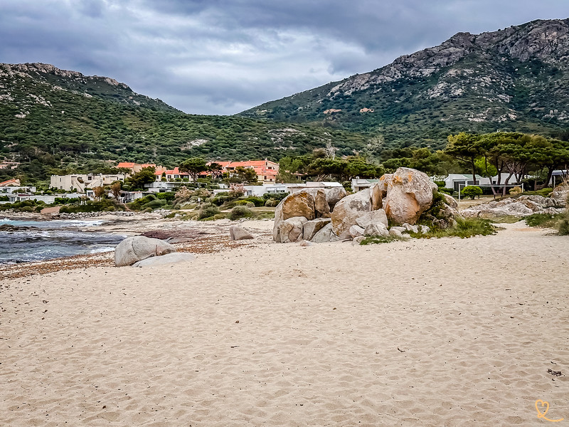 Una giornata in spiaggia a Sant Ambroggio, in Corsica, nella regione della Balagne